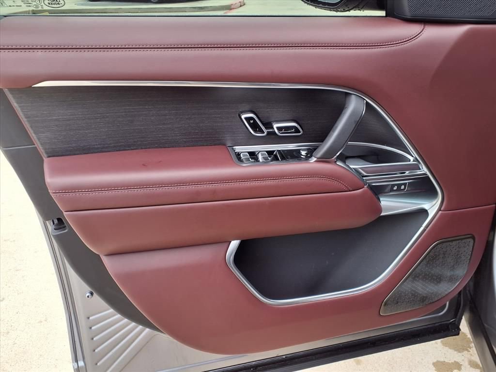 Used 2025 Land Rover Range Rover Autobiography image 16