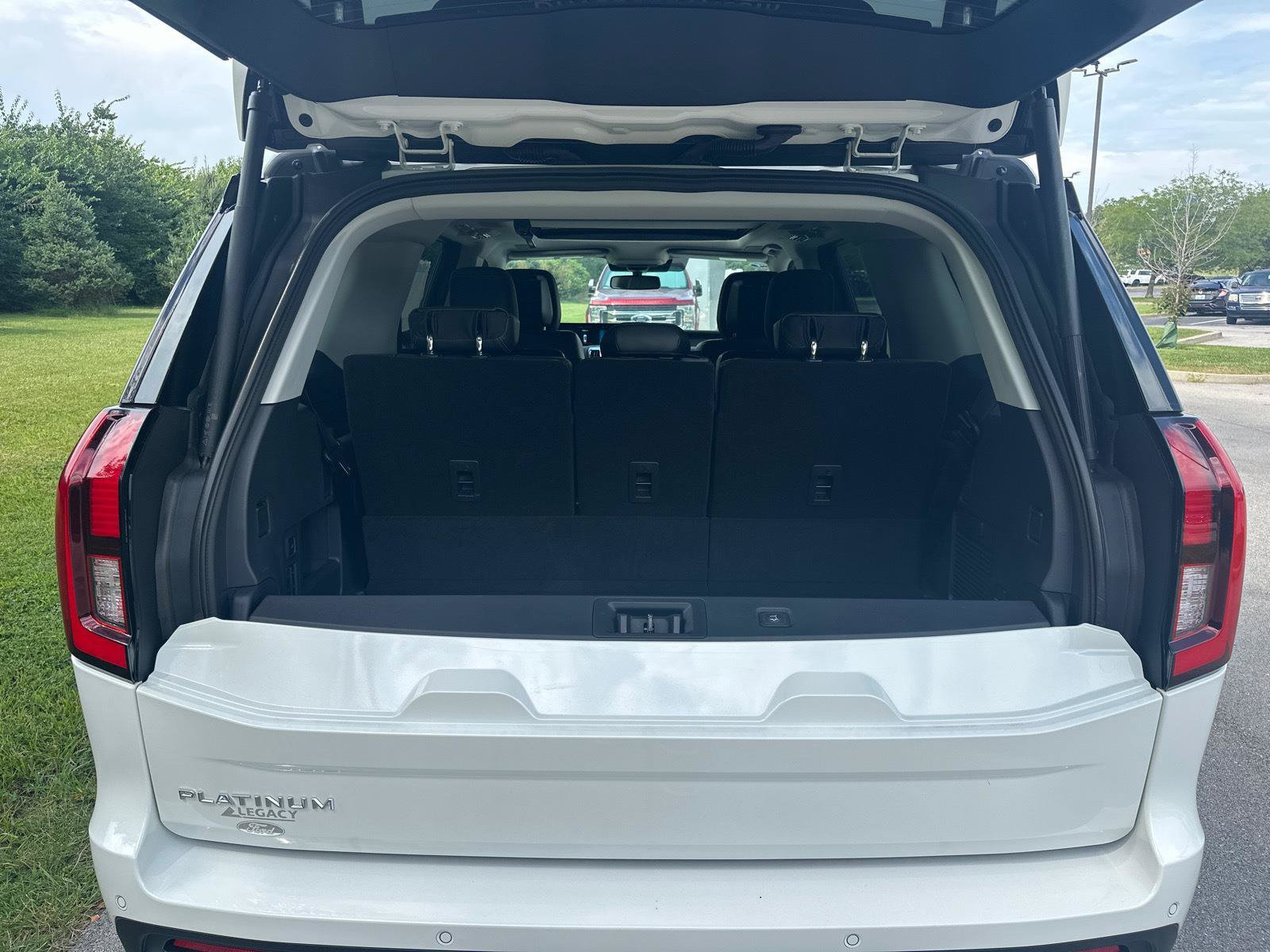 New 2026 Ford Expedition Platinum w/ Driver's Package AWD/4WD image 10