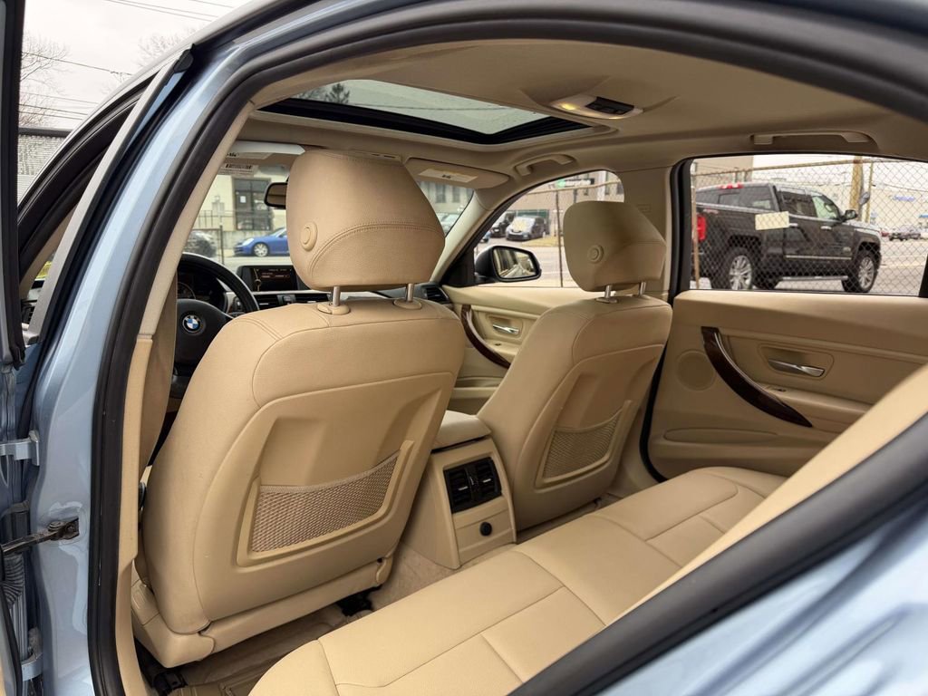 Used 2014 BMW 320i xDrive Sedan AWD/4WD image 20