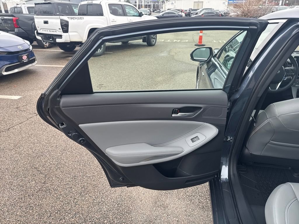 Used 2021 Toyota Avalon XLE w/ Moonroof Package image 37