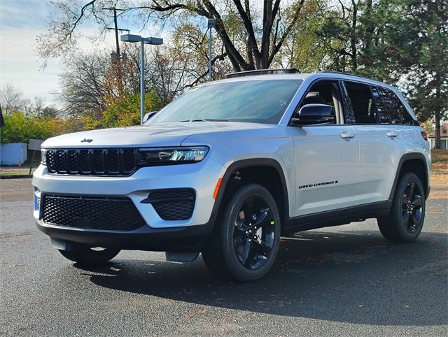 New 2025 Jeep Grand Cherokee Altitude image 10