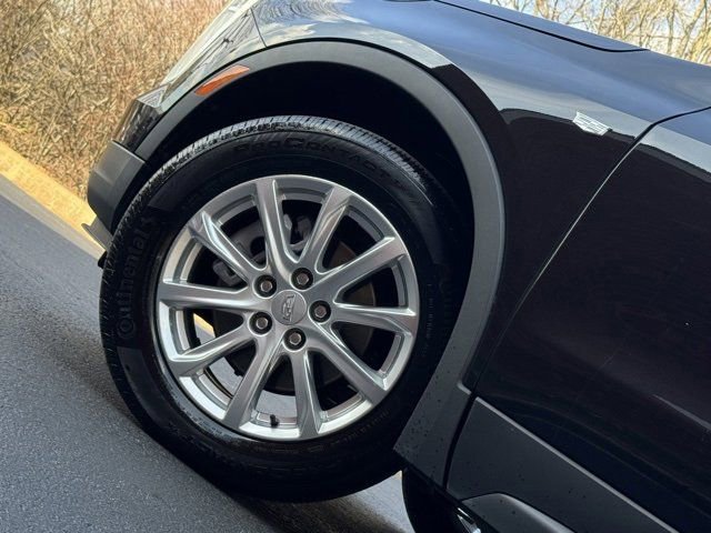 Used 2022 Cadillac XT4 Luxury w/ Cold Weather Package image 5