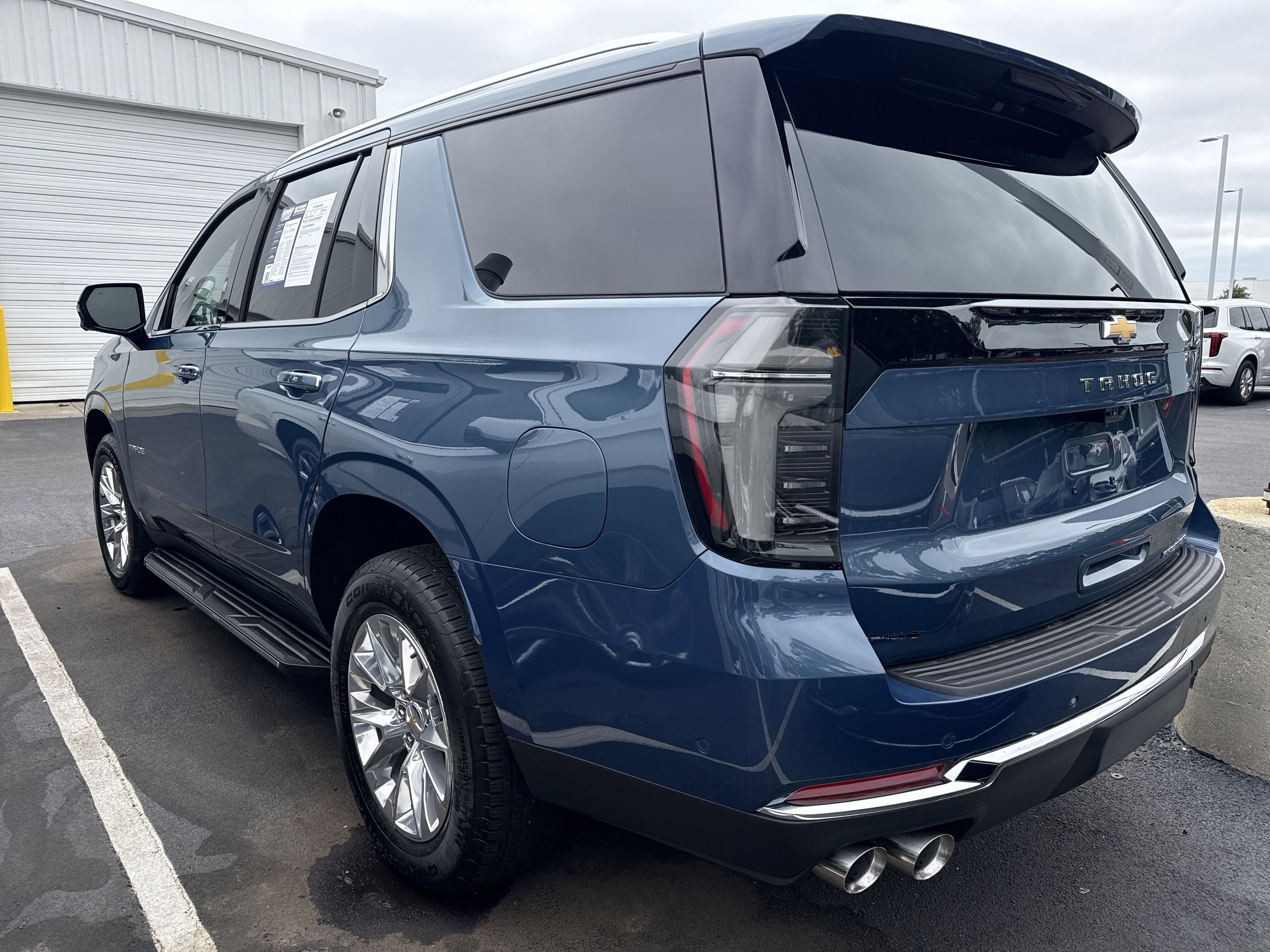 Used 2025 Chevrolet Tahoe Premier AWD/4WD image 7