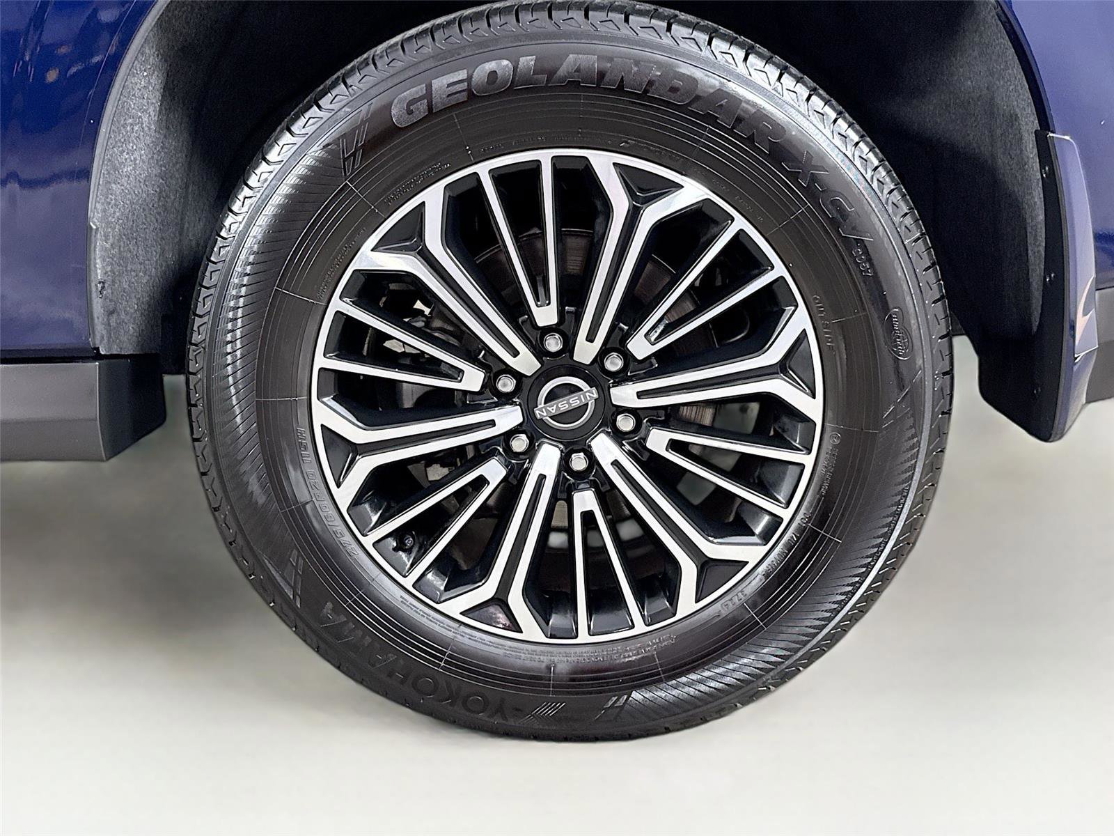 Used 2025 Nissan Armada SL w/ Captain's Chari Seat Package image 36