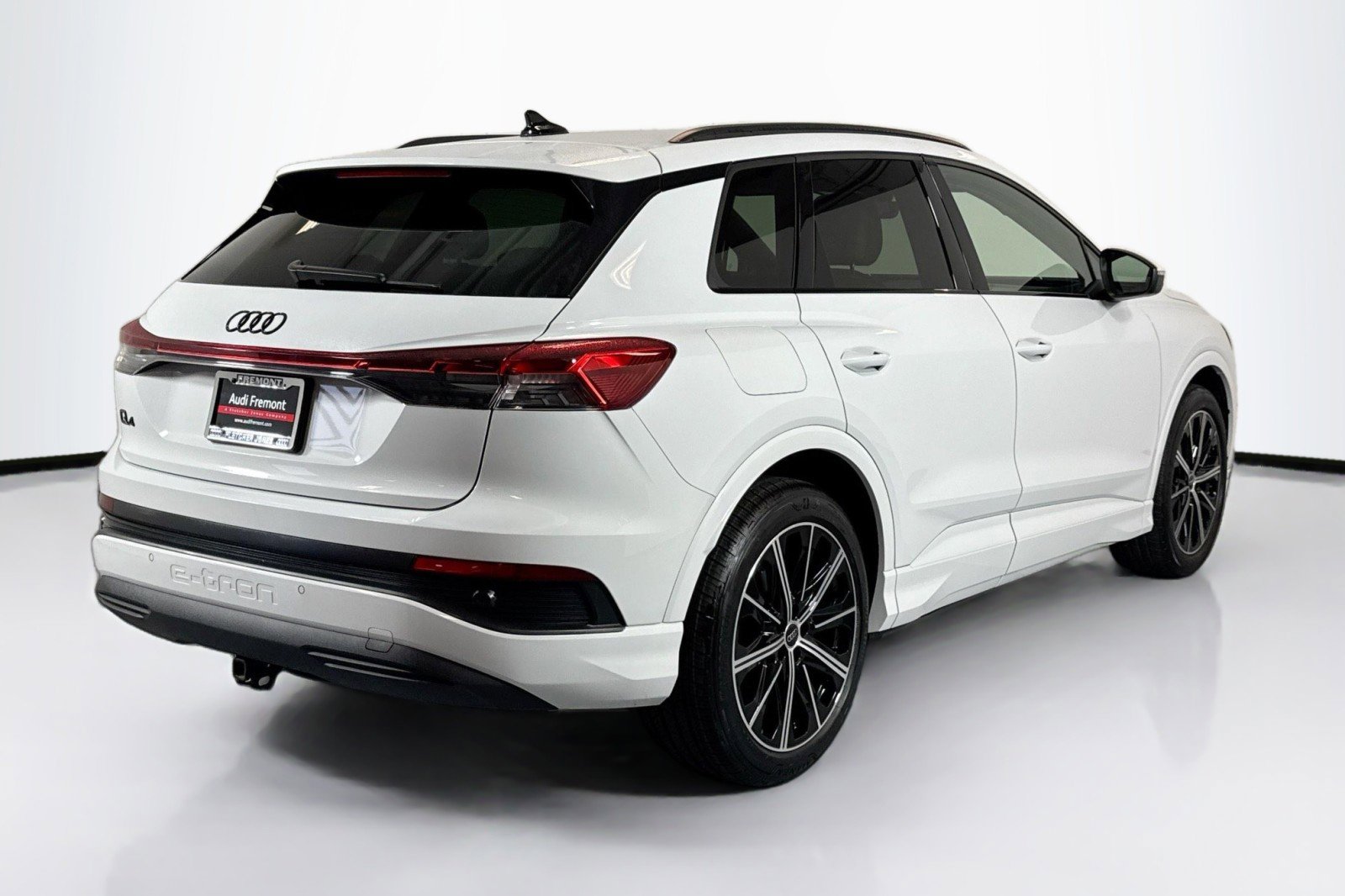 Used 2025 Audi Q4 e-tron Premium Plus image 5