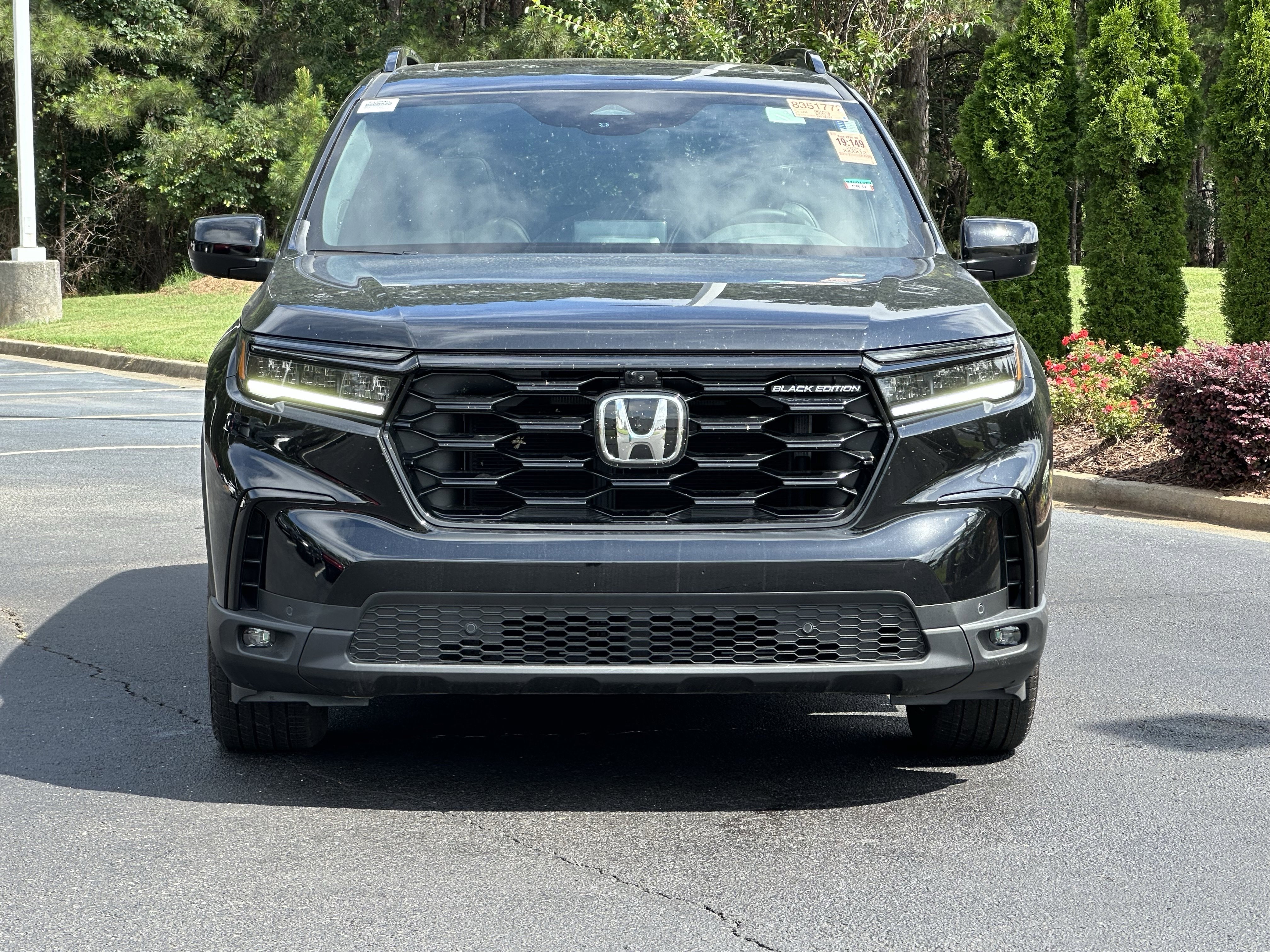 Used 2025 Honda Pilot Black Edition image 3
