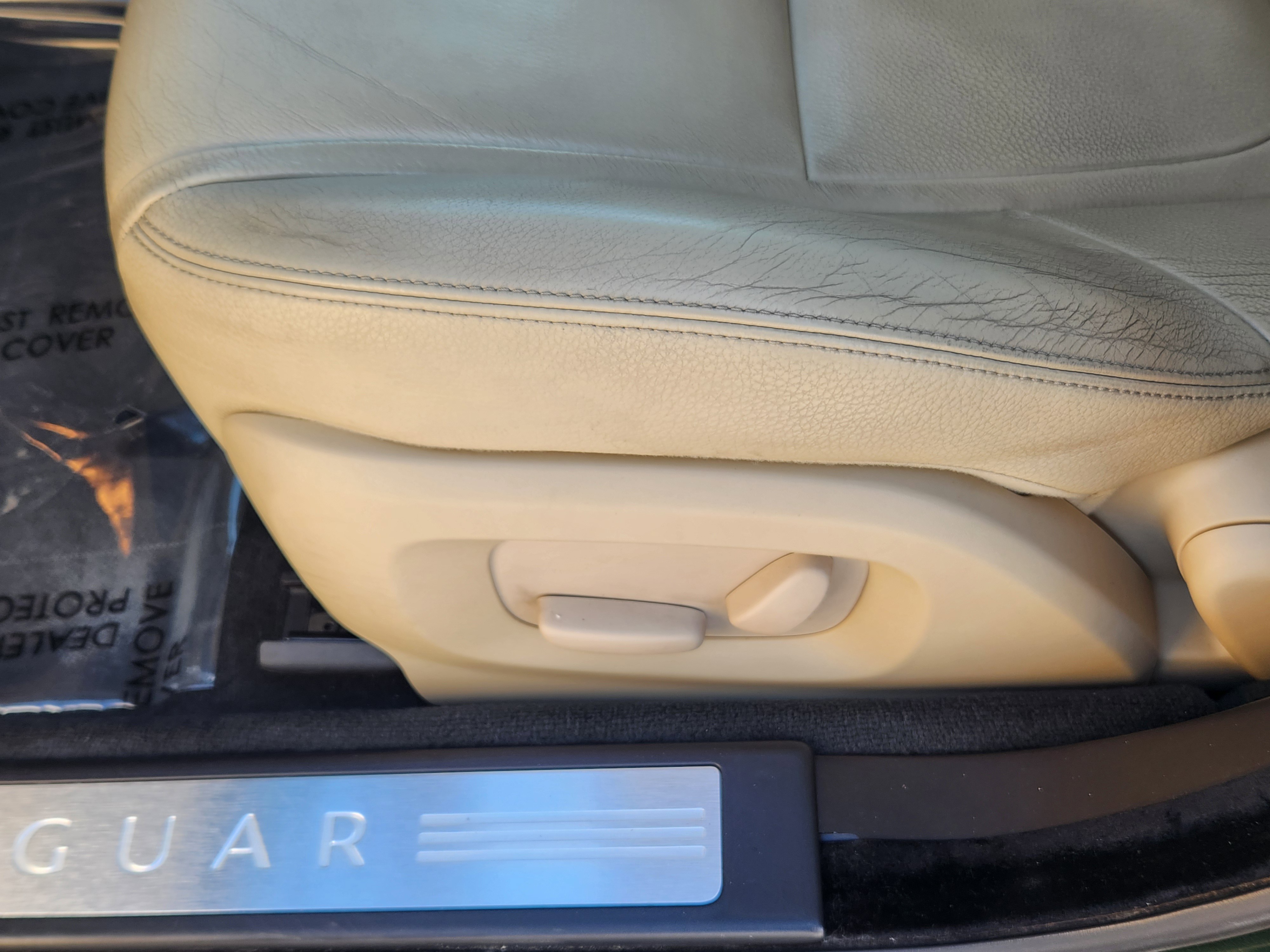 Used 2012 Jaguar XF RWD image 13