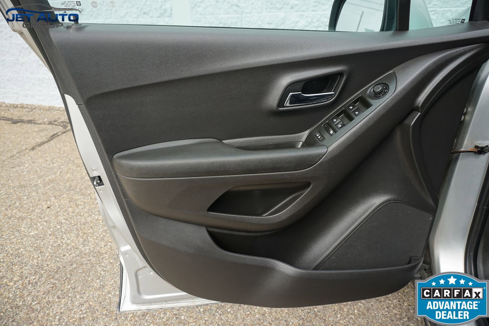 Used 2020 Chevrolet Trax LT w/ LT Convenience Package image 26