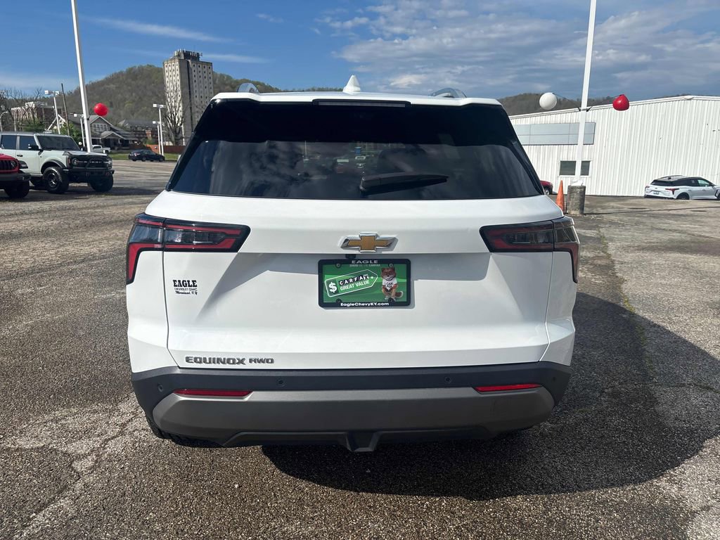 Used 2025 Chevrolet Equinox LT w/ Convenience Package II AWD/4WD image 4
