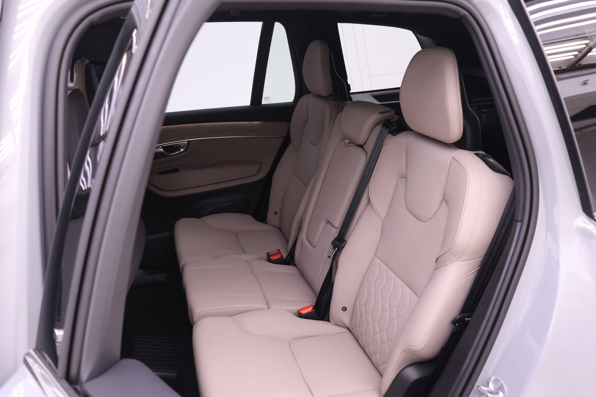 New 2026 Volvo XC90 T8 Plus w/ Protection Package Premier AWD/4WD image 12
