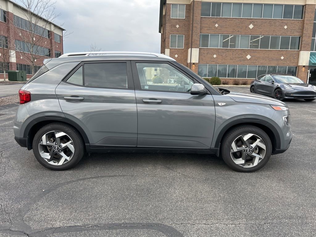 Used 2021 Hyundai Venue SEL w/ Cargo Package image 8