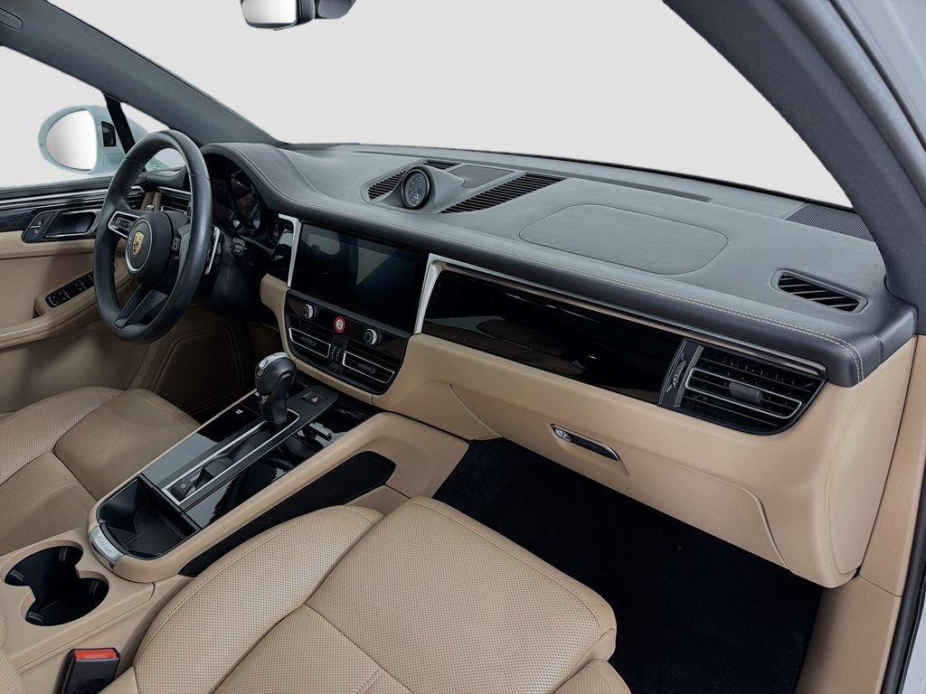 Certified 2023 Porsche Macan AWD/4WD image 30