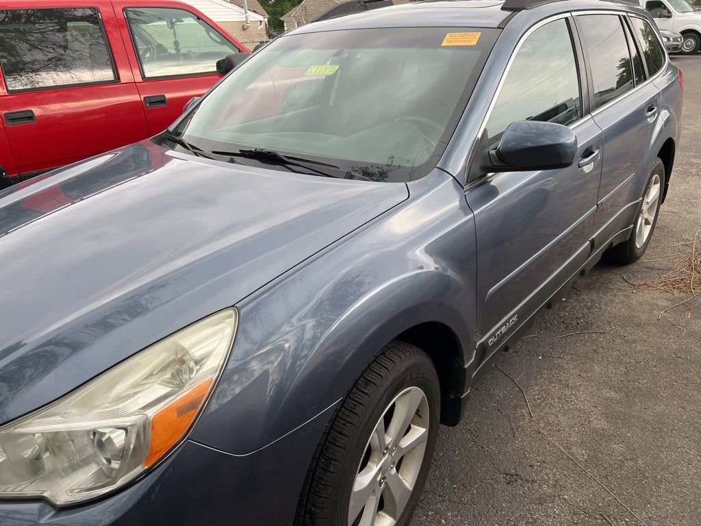Used 2013 Subaru Outback 2.5i Premium AWD/4WD image 2