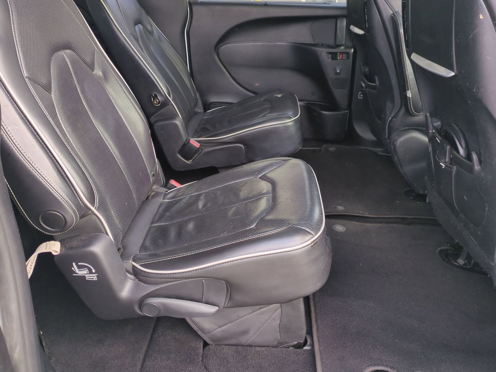 Used 2019 Chrysler Pacifica Limited w/ S Appearance Package image 27