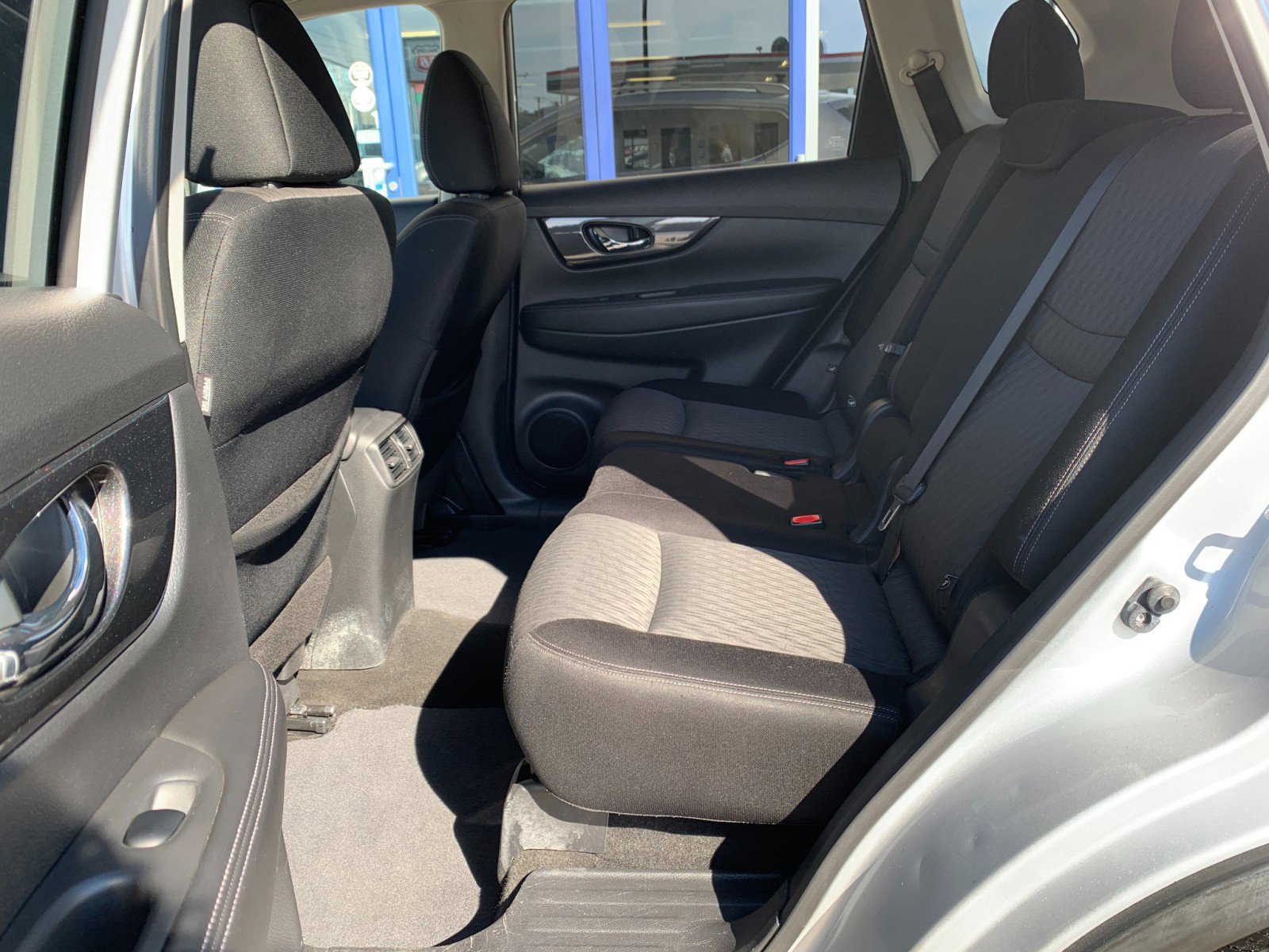 Used 2017 Nissan Rogue SV image 27