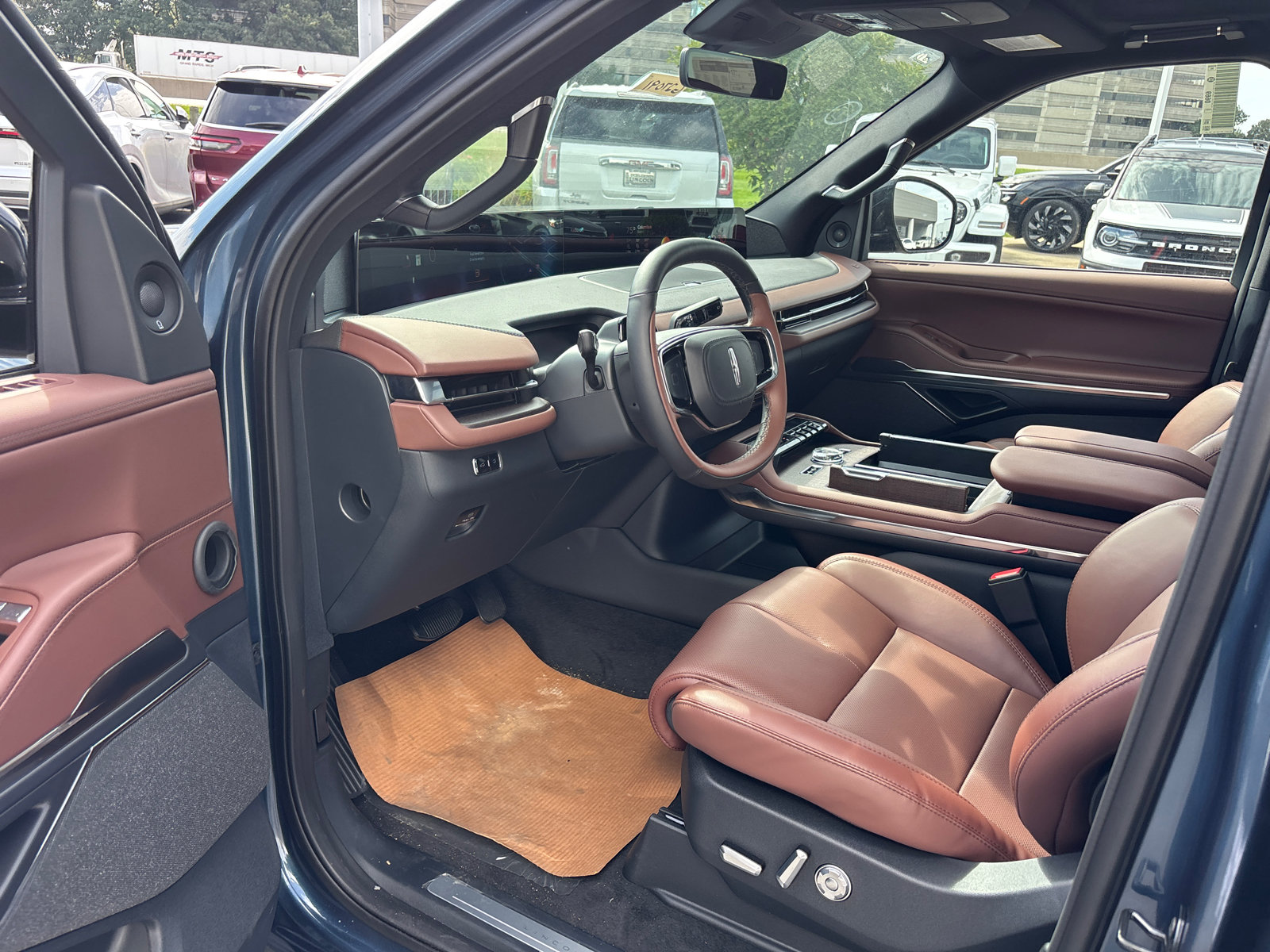 New 2027 Lincoln Navigator Reserve AWD/4WD image 24