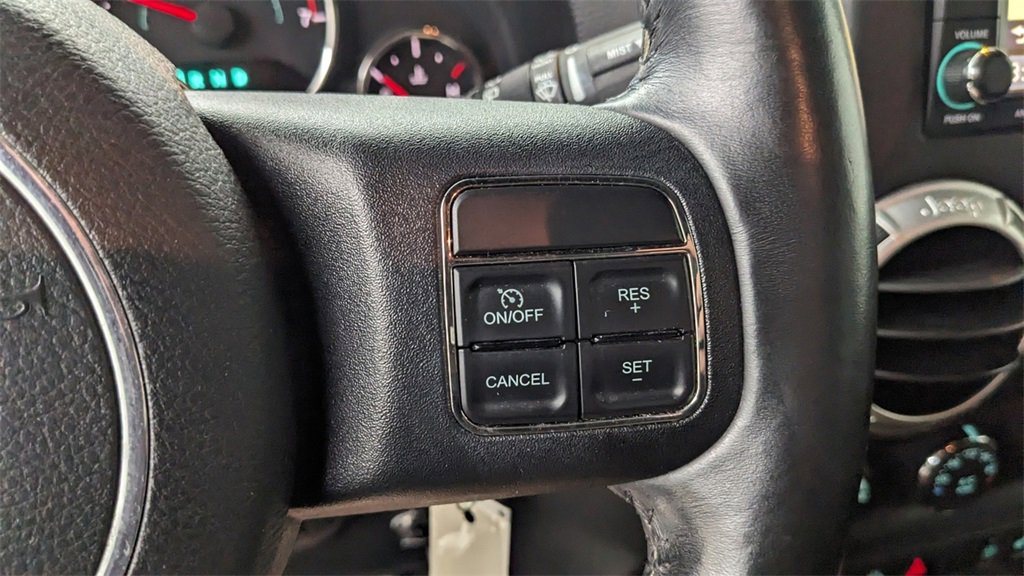 Used 2014 Jeep Wrangler Unlimited Rubicon w/ Connectivity Group image 31