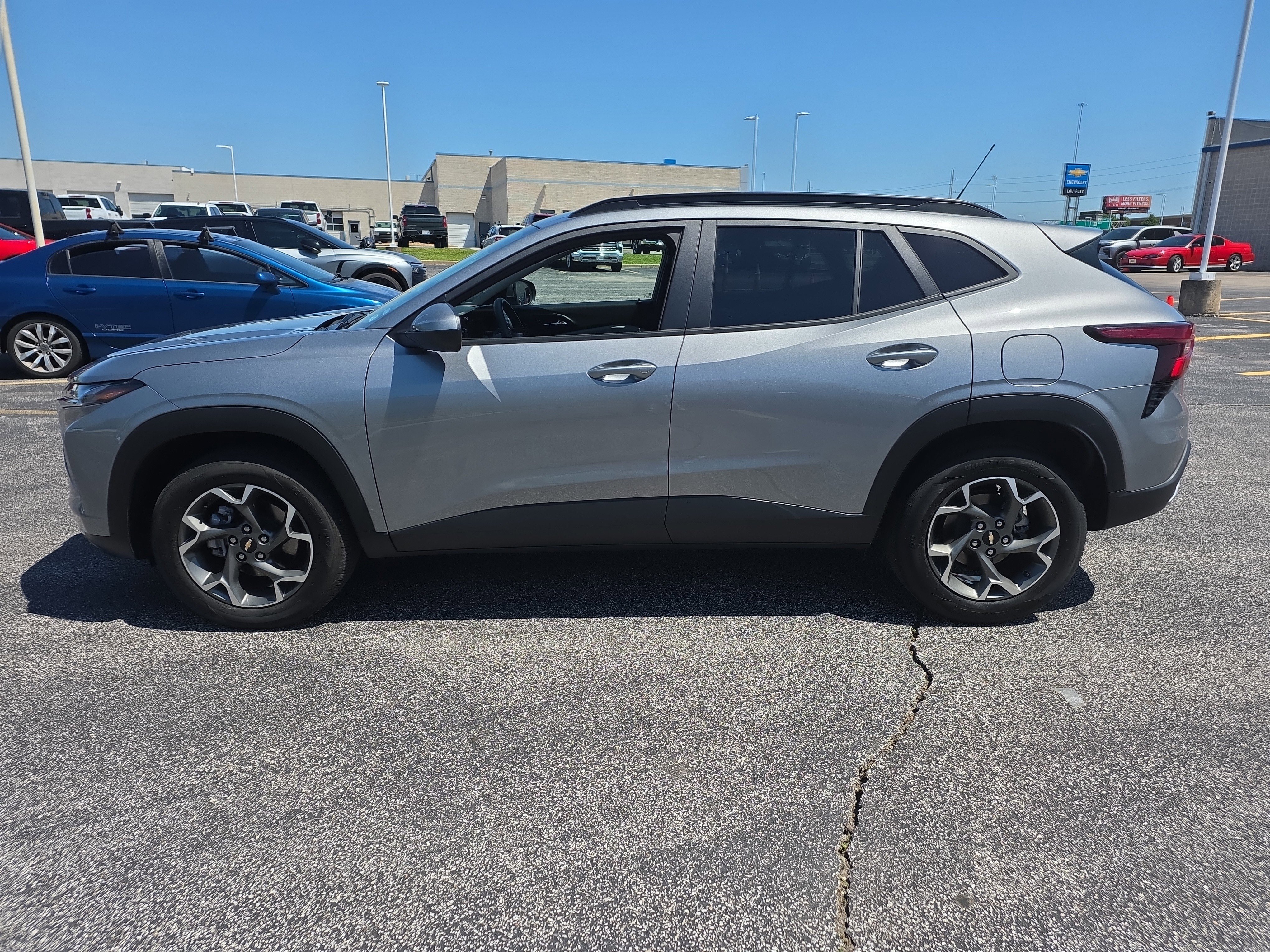 Used 2024 Chevrolet Trax LT FWD image 6