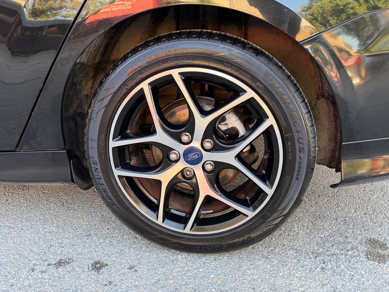 Used 2015 Ford Focus SE w/ SE Sport Package FWD image 11