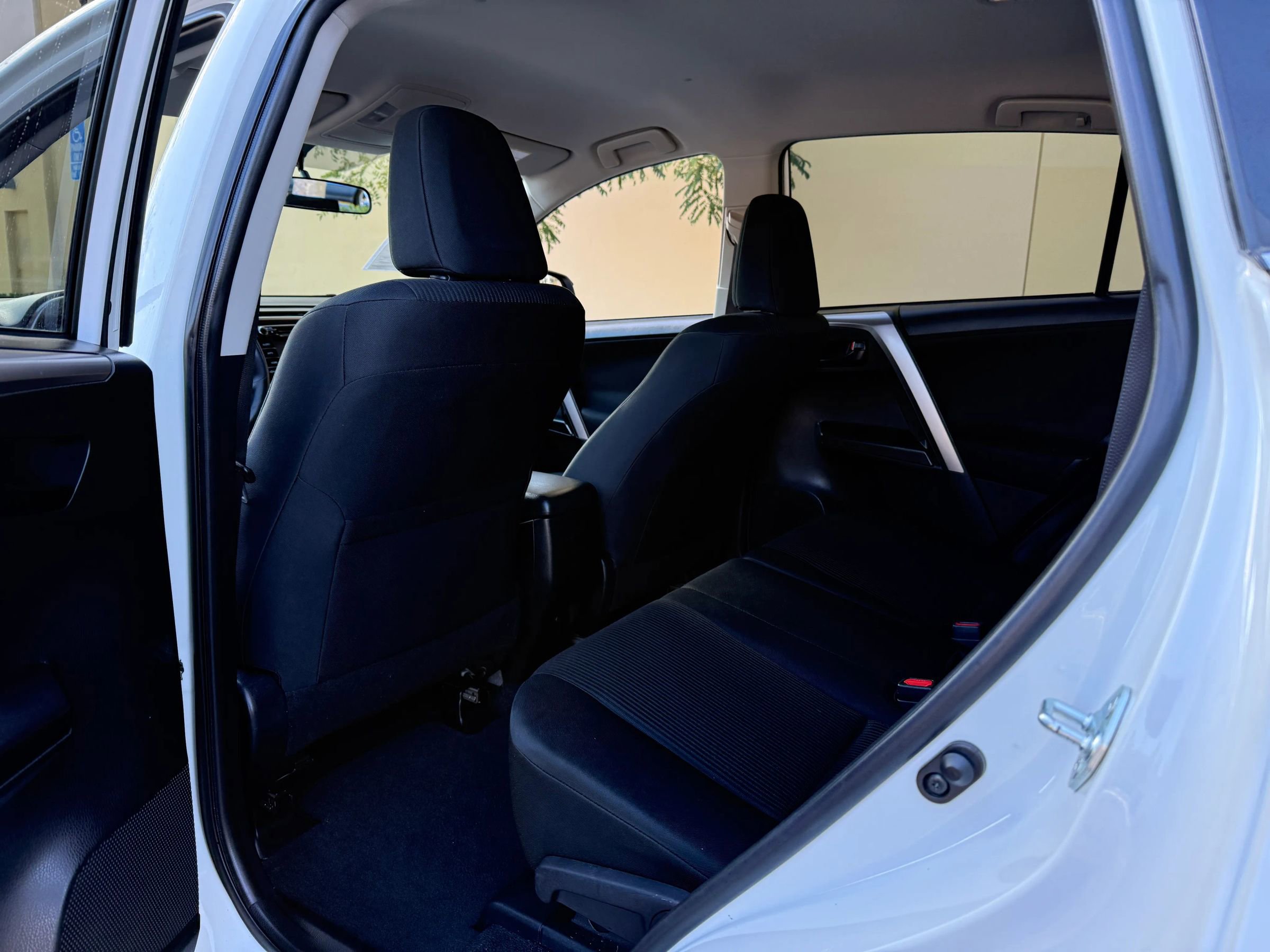 Used 2016 Toyota RAV4 LE FWD image 8