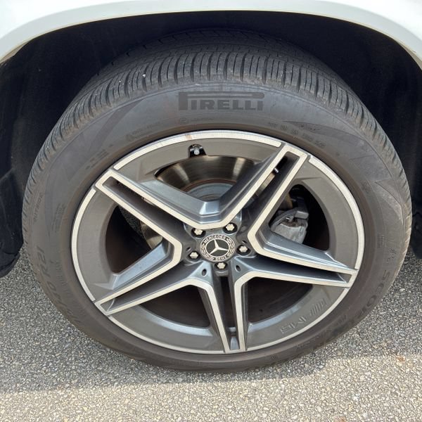 Used 2023 Mercedes-Benz GLS 450 4MATIC w/ AMG Line Exterior image 12
