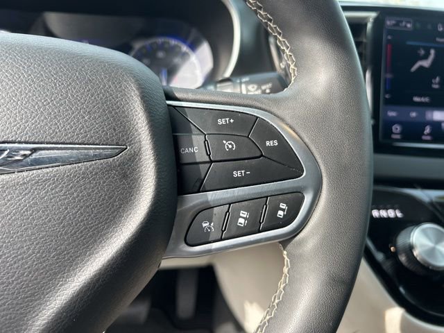 Used 2024 Chrysler Pacifica Touring-L image 20