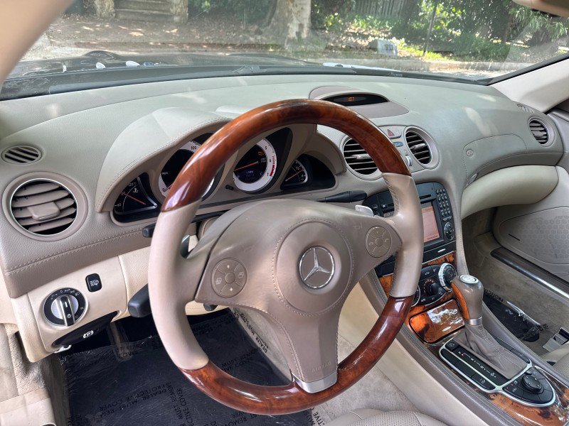 Used 2011 Mercedes-Benz SL 550 image 17