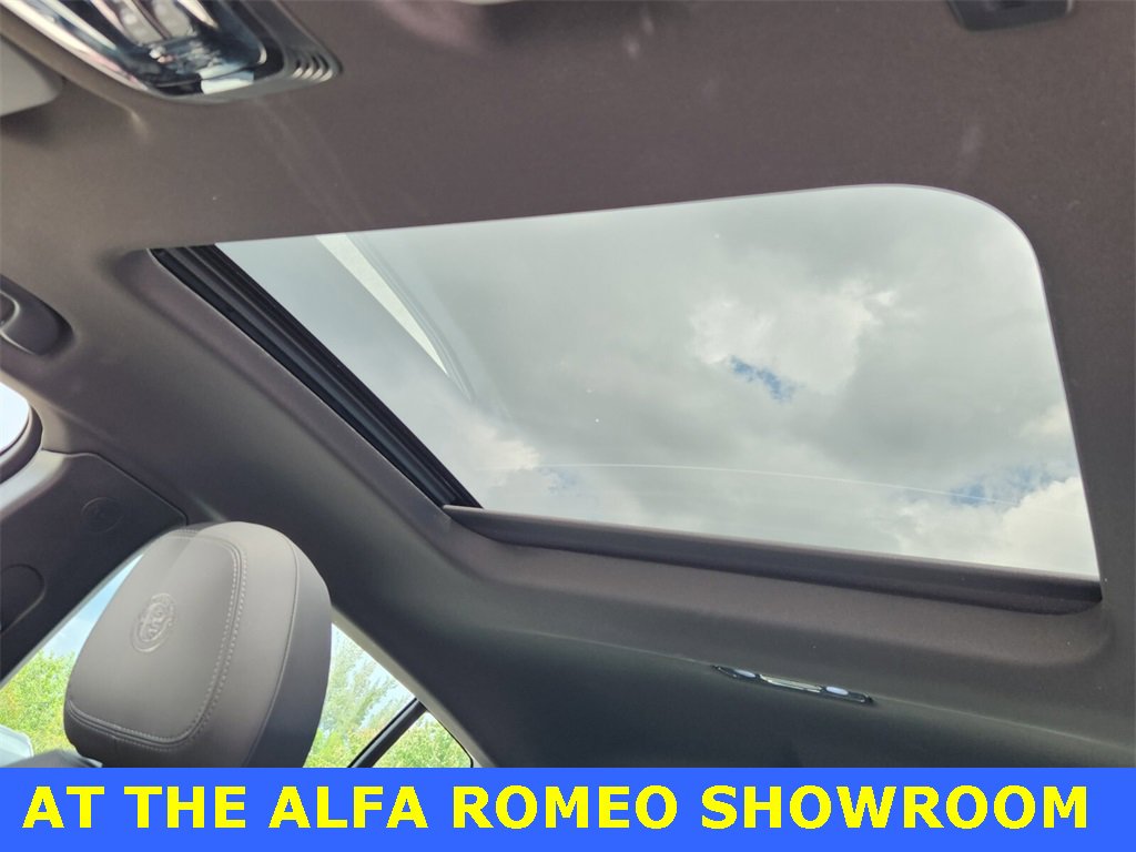 Used 2025 Alfa Romeo Tonale w/ Premium Package image 19