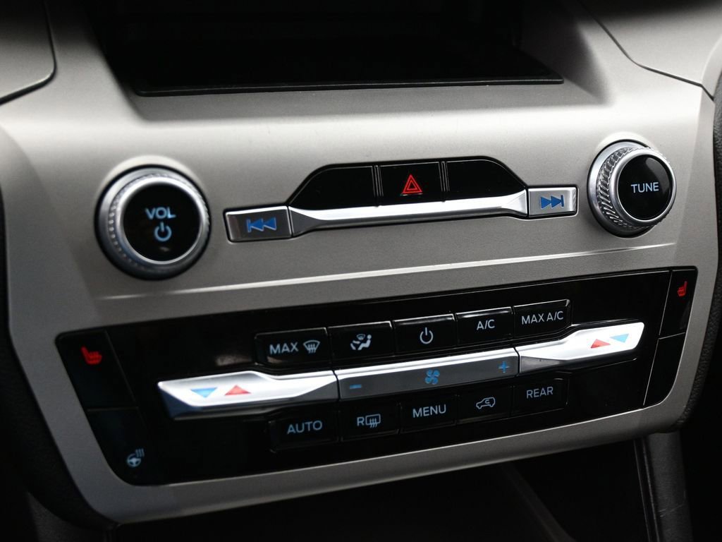 Certified 2022 Ford Explorer XLT w/ Equipment Group 202A image 17