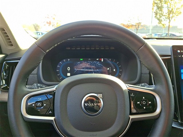 Used 2025 Volvo XC90 B6 Plus image 19