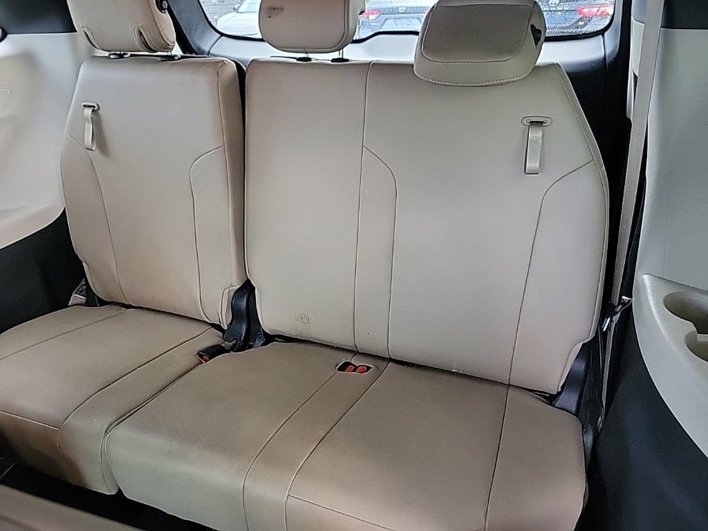 Used 2022 Toyota Sienna XLE FWD image 12