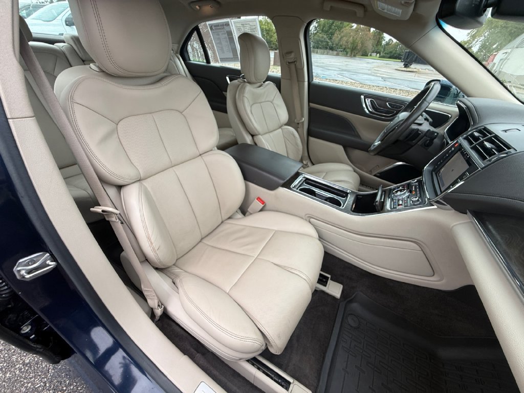 Used 2017 Lincoln Continental Select w/ Climate Package FWD image 31