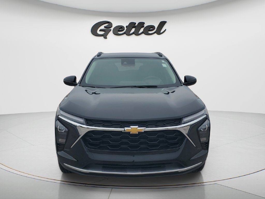 Used 2025 Chevrolet Trax LT w/ Driver Confidence Package FWD image 2