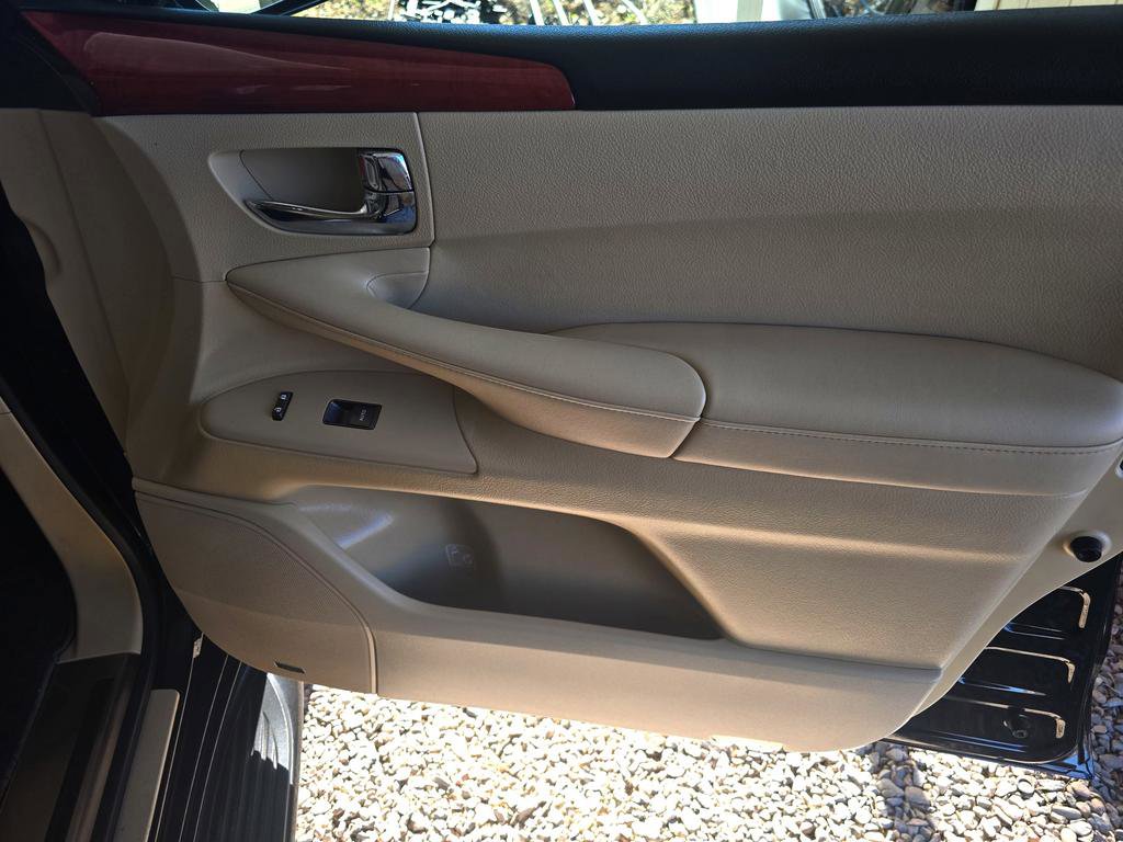 Used 2010 Lexus LX 570 4WD image 26