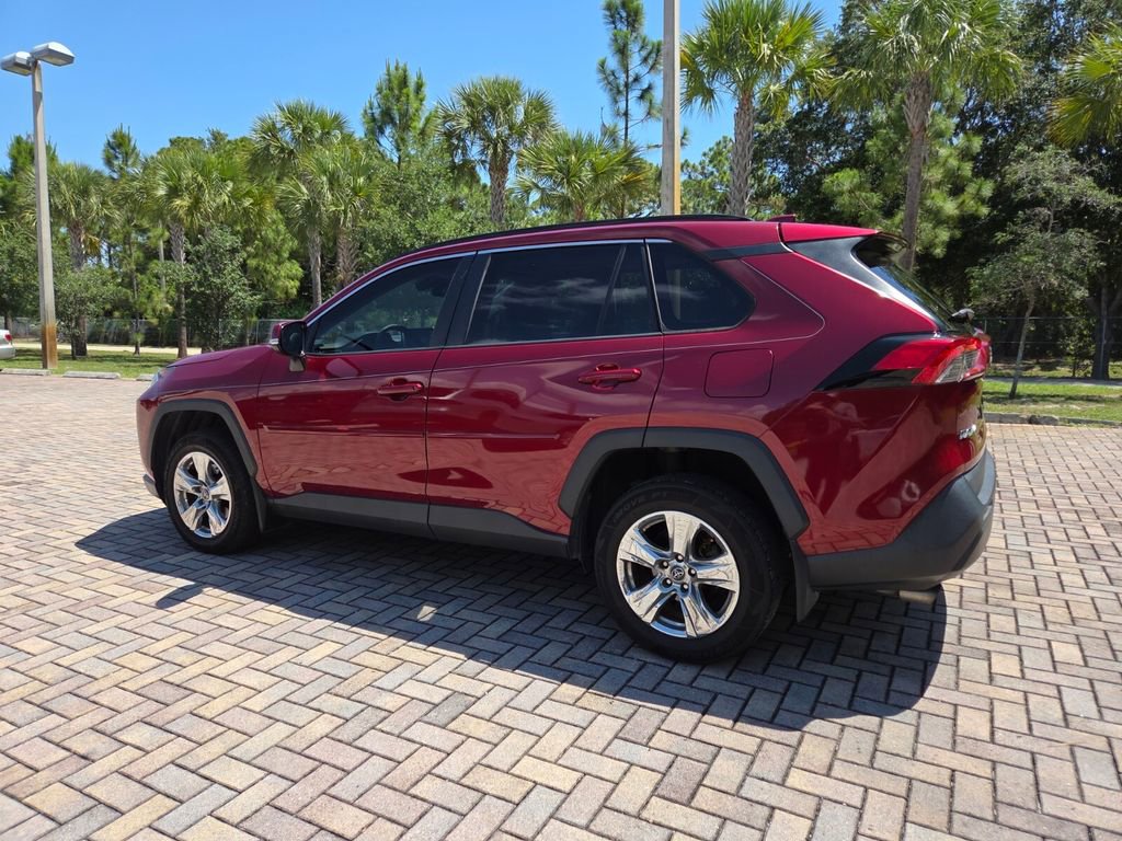 Used 2019 Toyota RAV4 XLE w/ Convenience Package FWD image 9