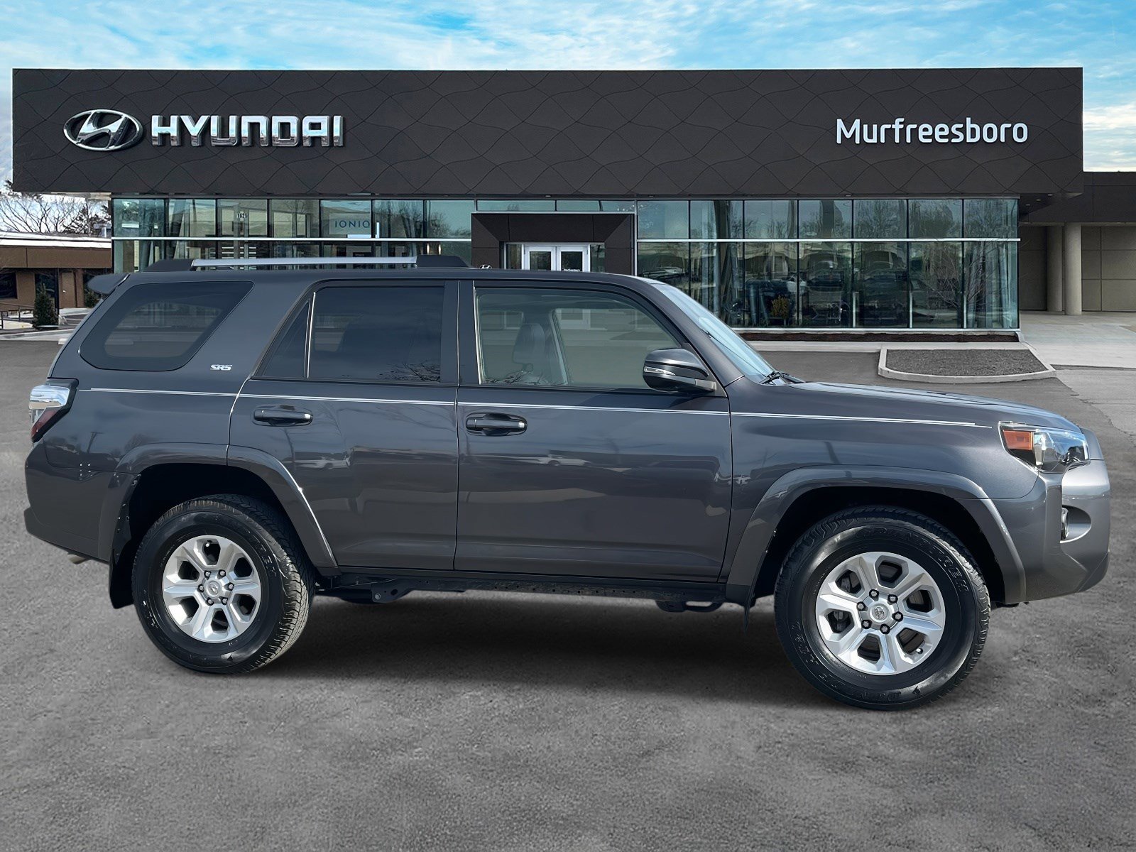 Used 2022 Toyota 4Runner SR5 Premium w/ Moonroof Package RWD image 4