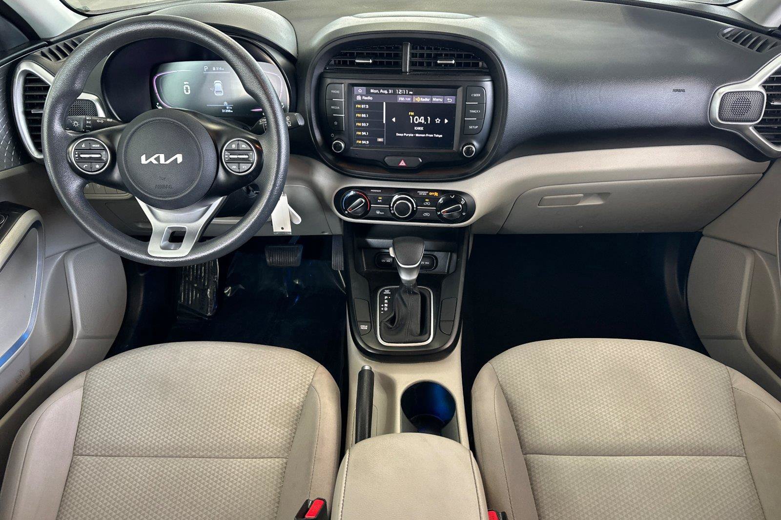 Used 2023 Kia Soul LX w/ LX Technology Package FWD image 13