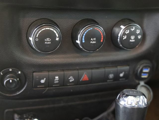 Used 2017 Jeep Wrangler Unlimited Rubicon image 7