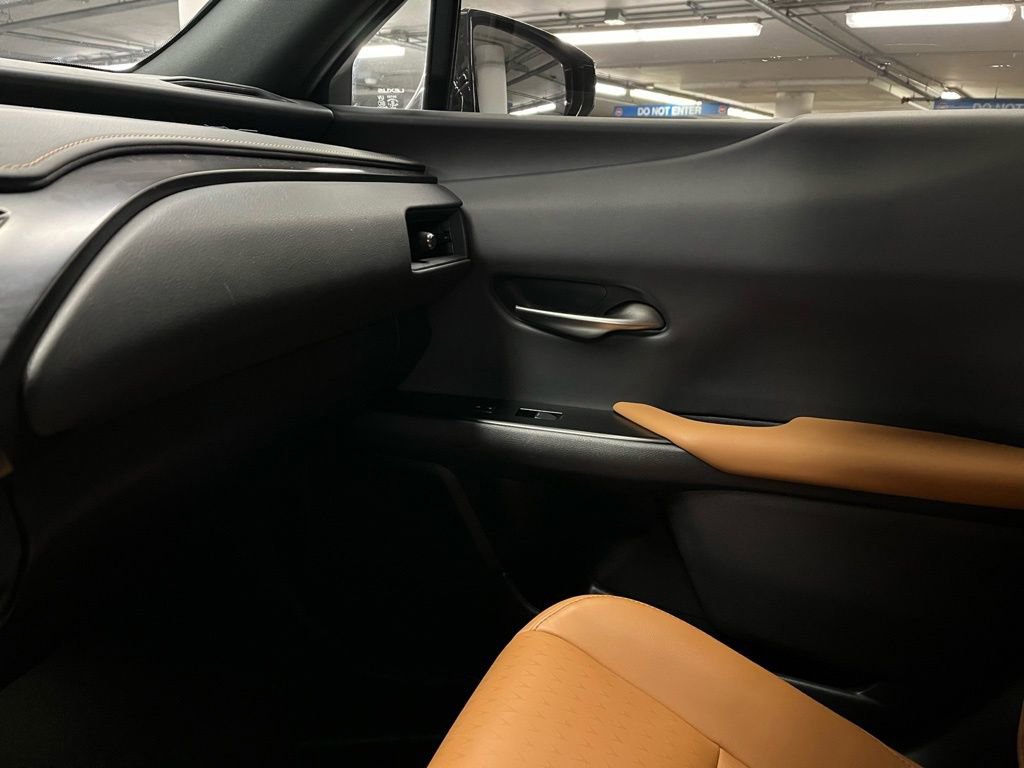 Used 2022 Lexus UX 250h 250h Base w/ Accessory Package (Z1) image 32