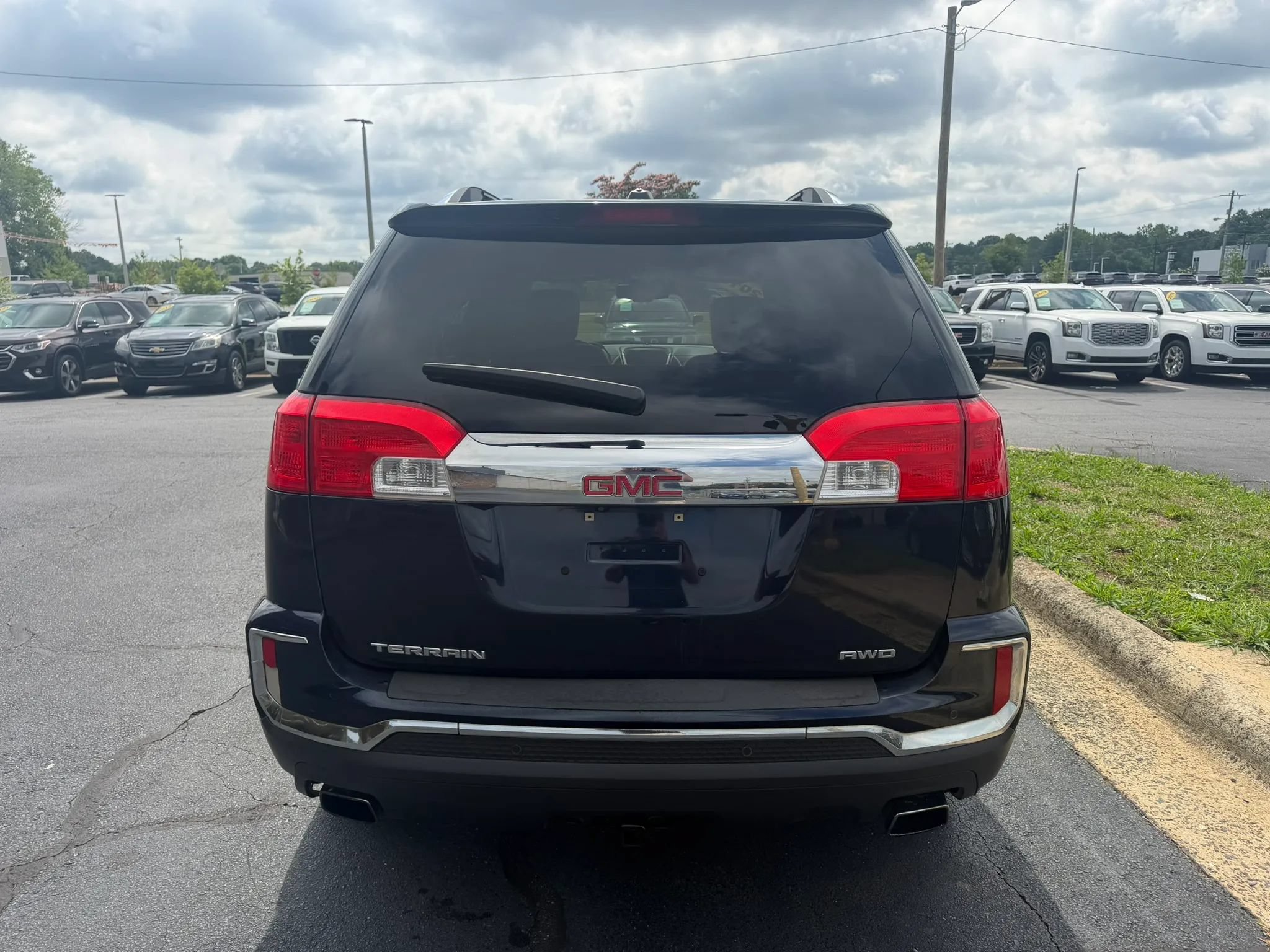 Used 2017 GMC Terrain SLT w/ Open Road Package AWD/4WD image 6