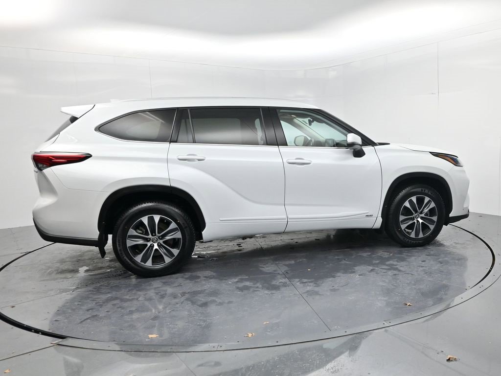 Used 2022 Toyota Highlander XLE image 8
