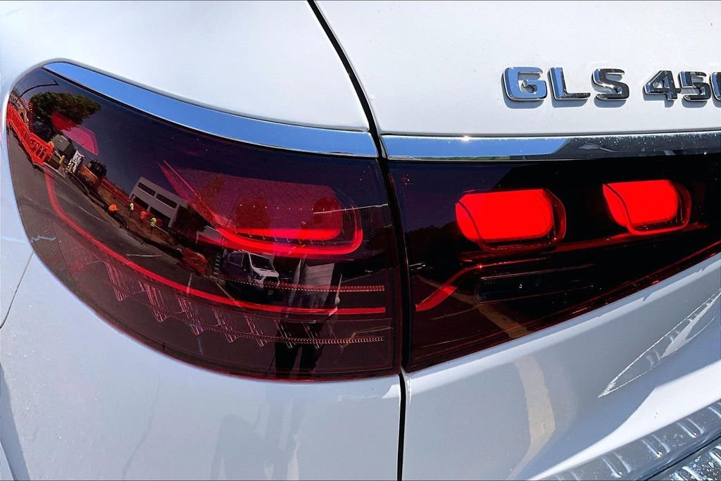 Certified 2025 Mercedes-Benz GLS 450 4MATIC image 32