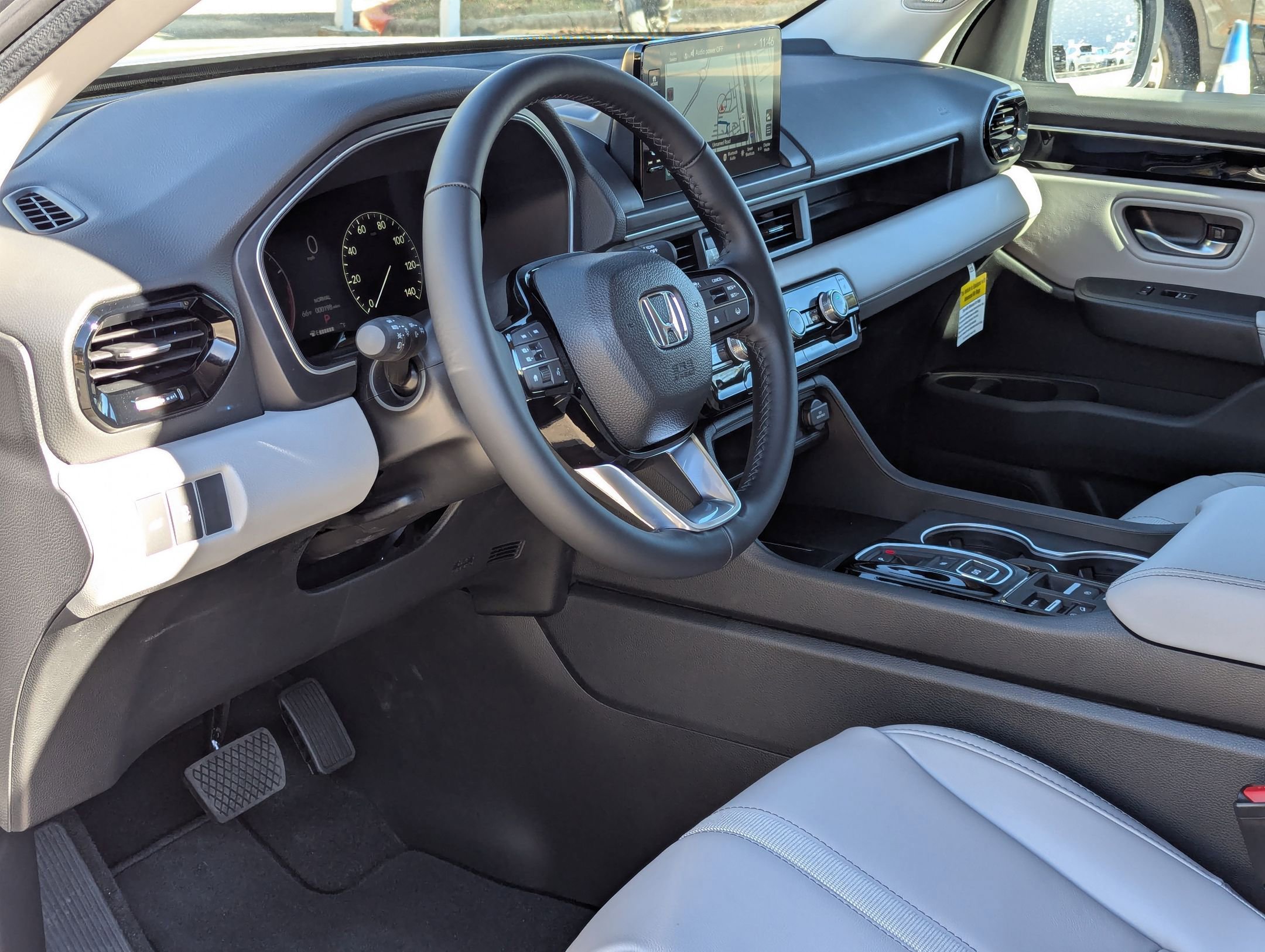 Used 2025 Honda Pilot Touring image 13