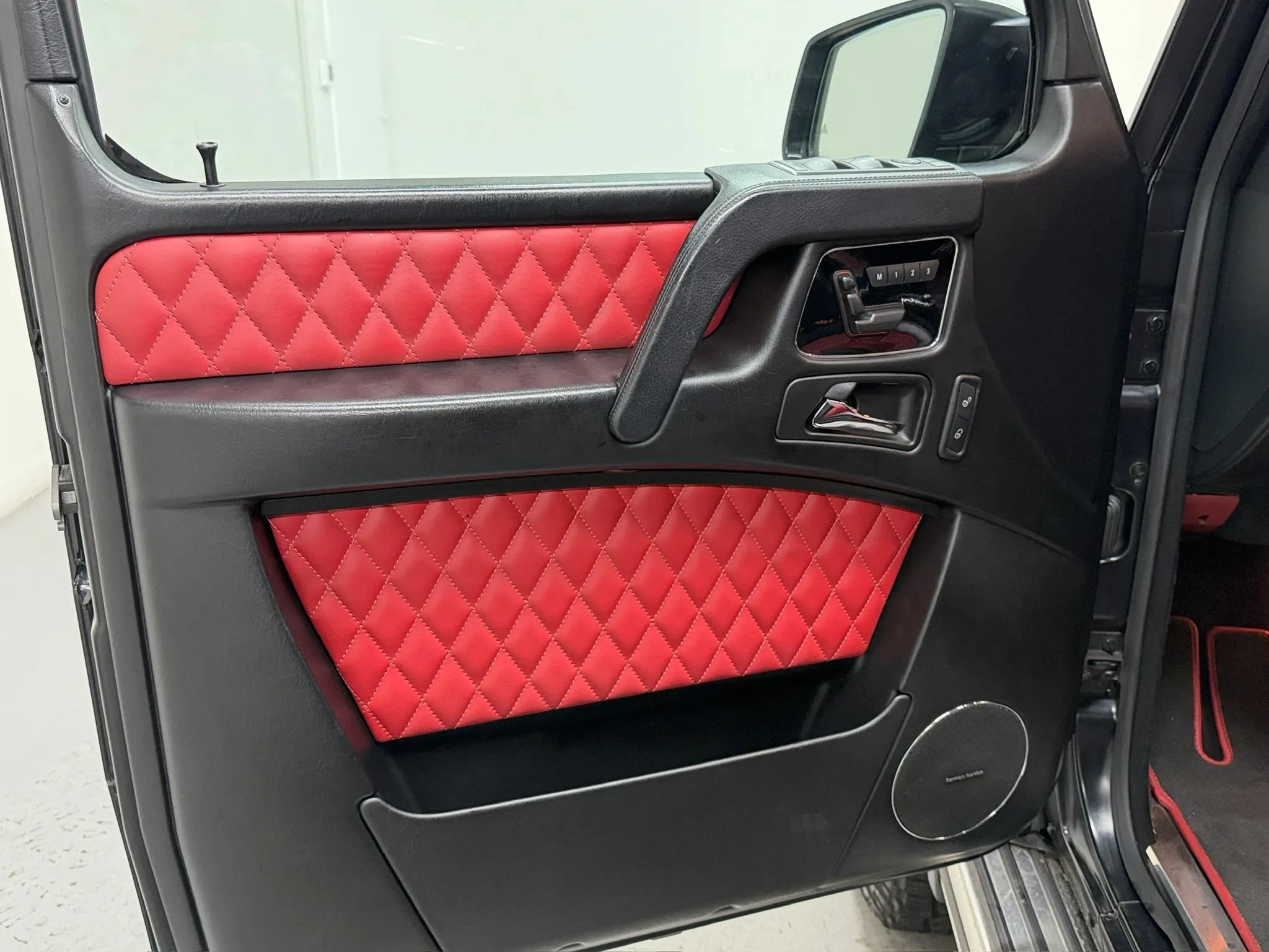 Used 2014 Mercedes-Benz G 63 AMG 4MATIC image 32