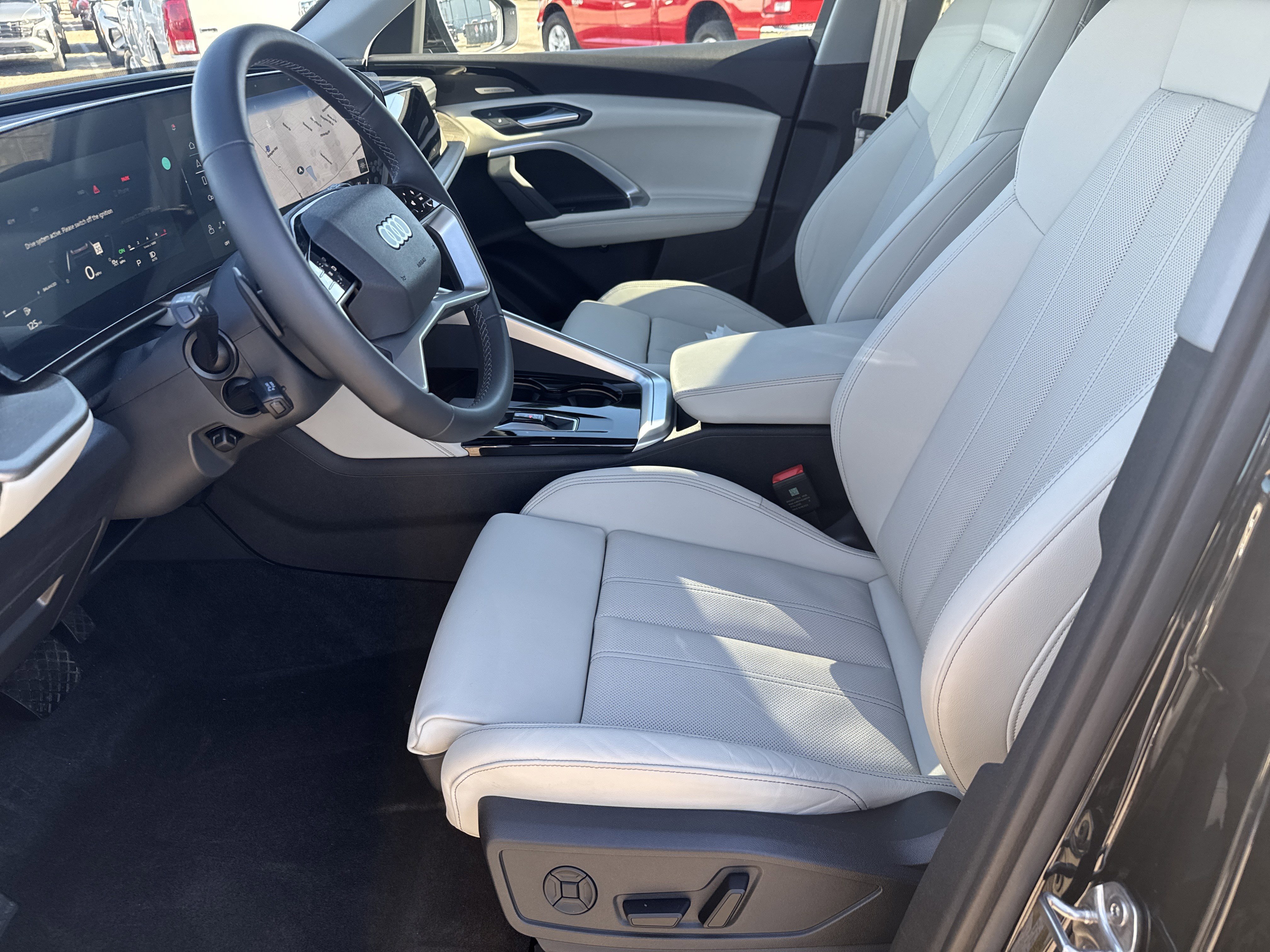 Used 2025 Audi Q5 Premium Plus w/ Premium Plus image 5