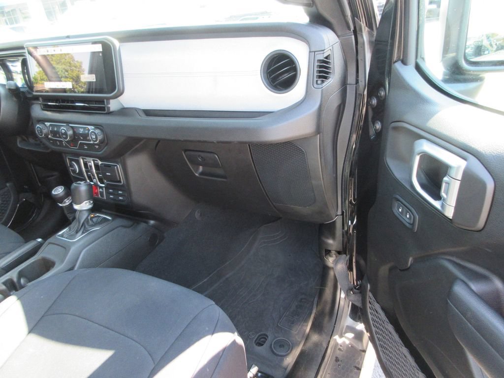 Used 2024 Jeep Wrangler Unlimited Sport AWD/4WD image 22