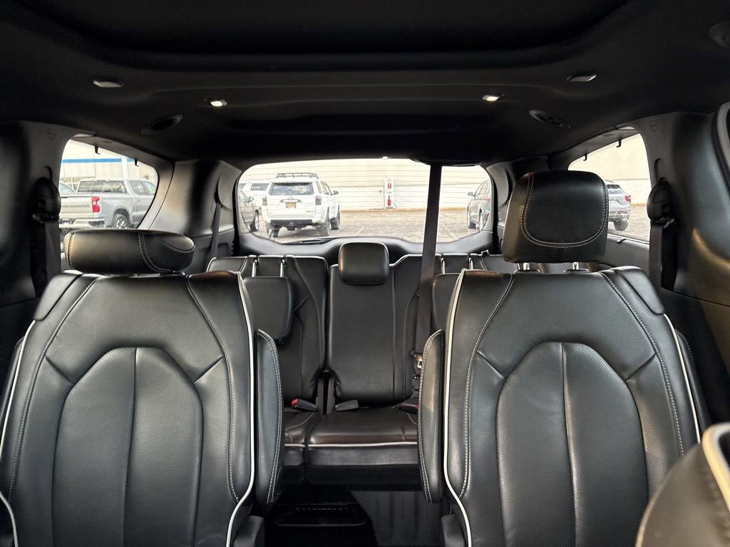 Used 2025 Chrysler Pacifica Limited image 35