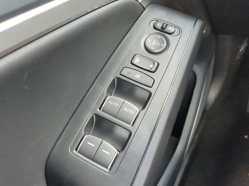 New 2025 Acura Integra Base image 25