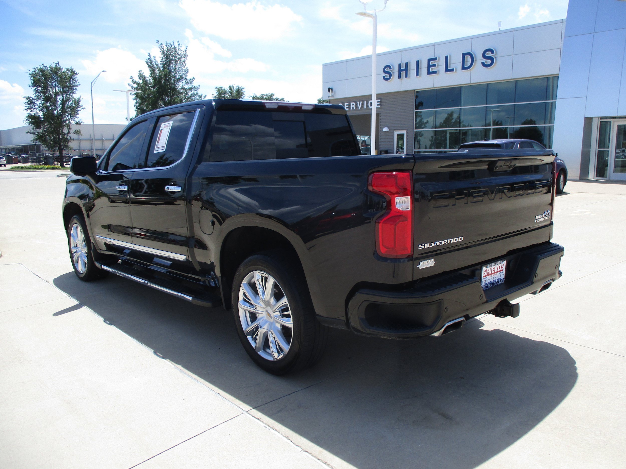 Used 2022 Chevrolet Silverado 1500 High Country w/ High Country Premium Package AWD/4WD image 4