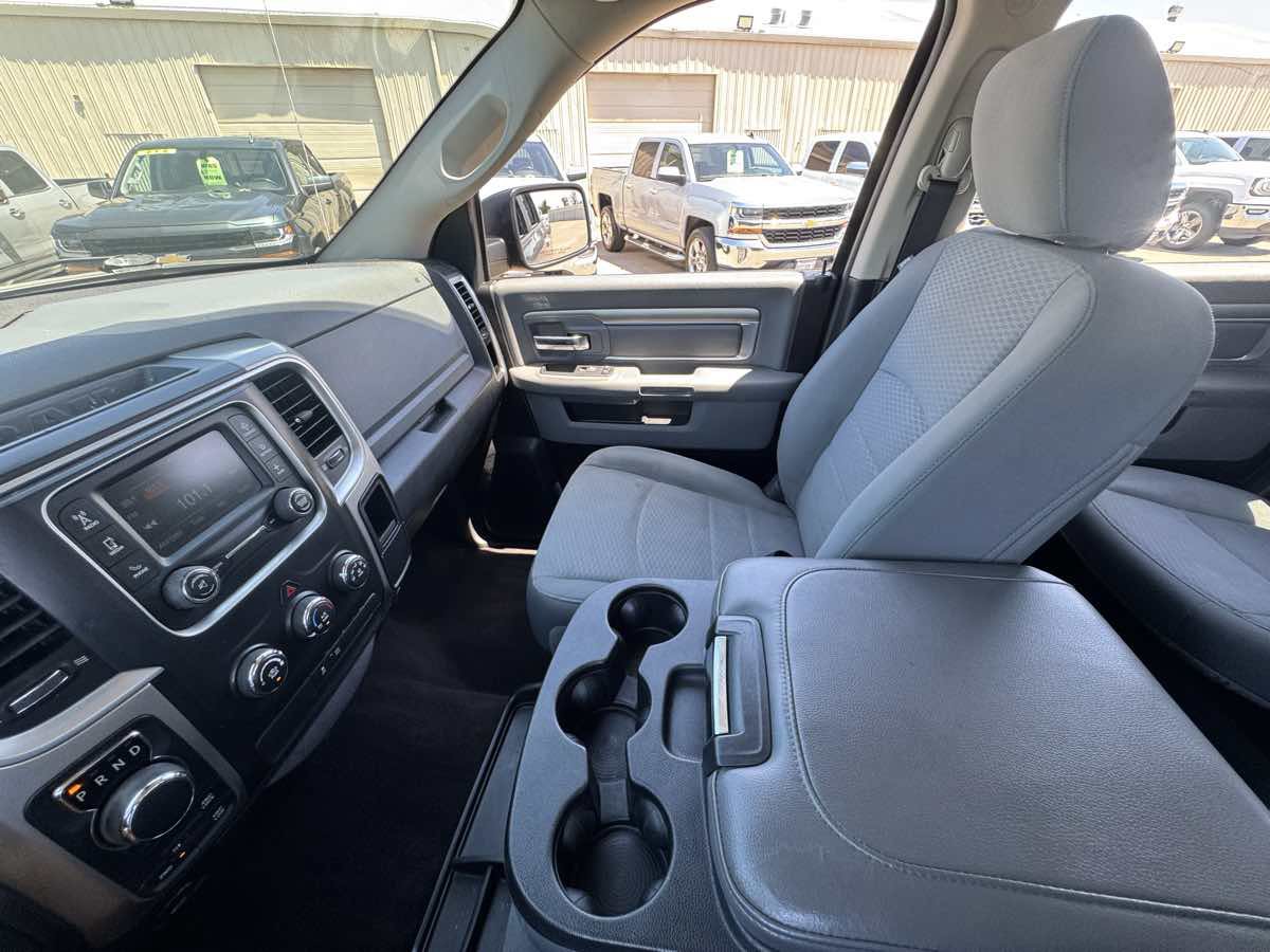Used 2017 RAM 1500 Classic SLT AWD/4WD image 32